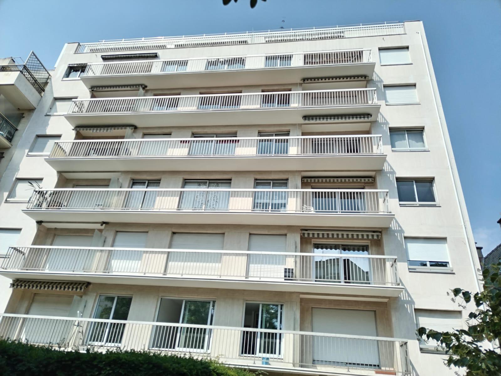 Travaux de ponçage sur marbre